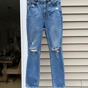 Gap Woman’s Vintage Slim High Rise Medium Wash Distressed Jeans Size 26/2R